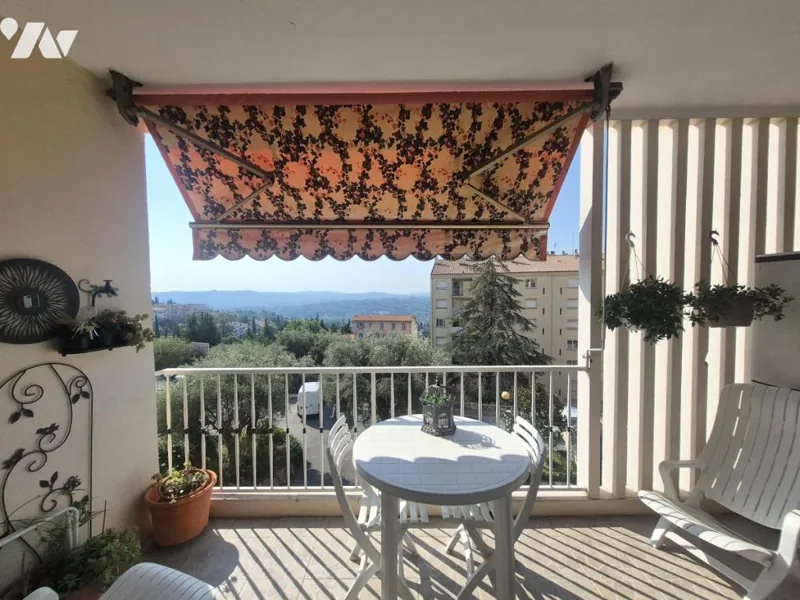 Appartement rénové avec terrasse — photographie 1