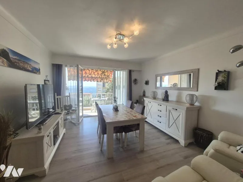Appartement rénové avec terrasse — photographie 2