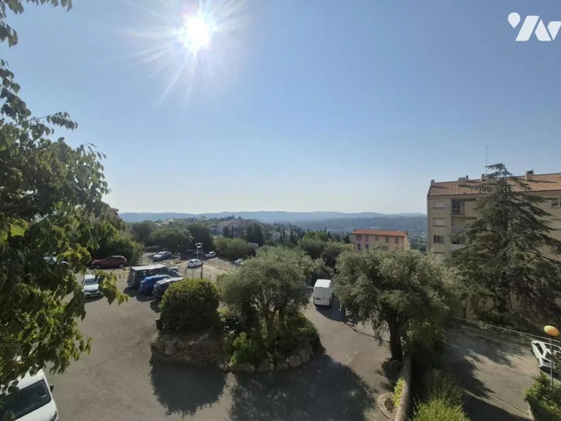 Appartement rénové avec terrasse — photographie 3