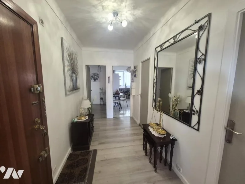 Appartement rénové avec terrasse — photographie 5
